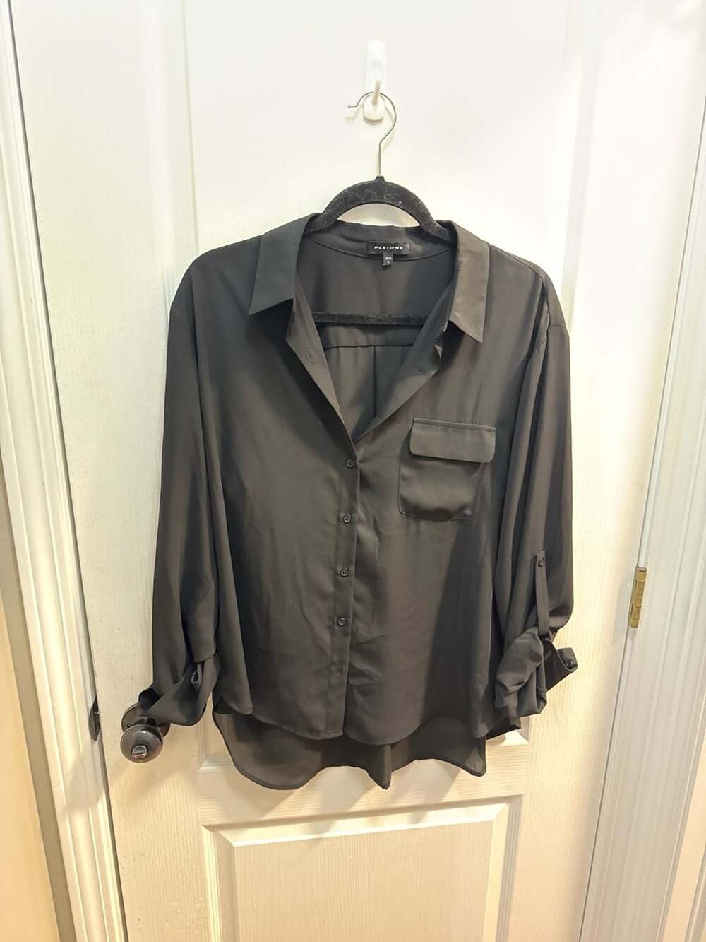 Pleione Black Roll-Tab Sleeve Button-Down Blouse Size L